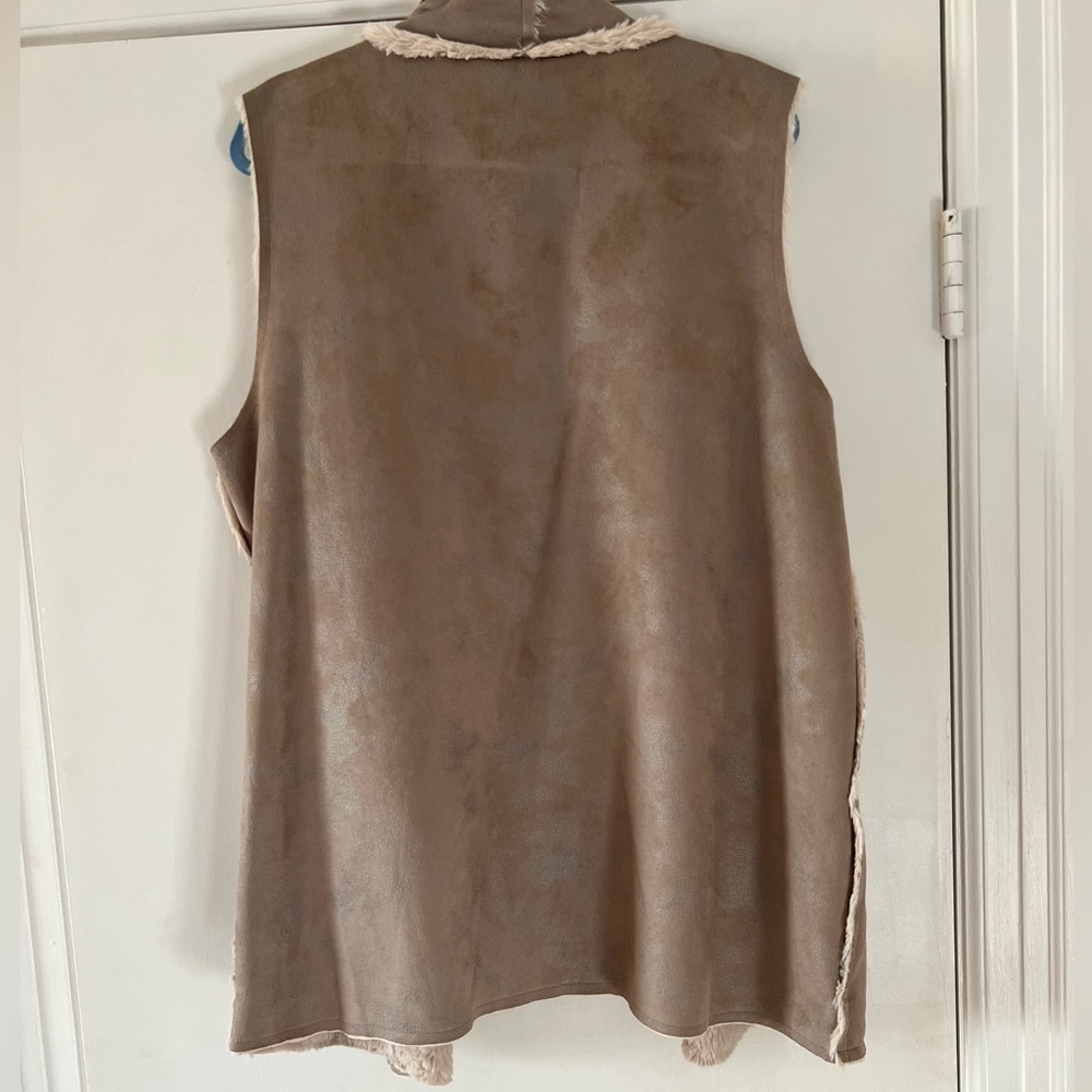 Saks Fifth Avenue Microfiber Womens Vest - Picture 2 of 6